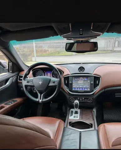 Maserati Ghibli Diesel Automatik  1-prop , carnet. à jour