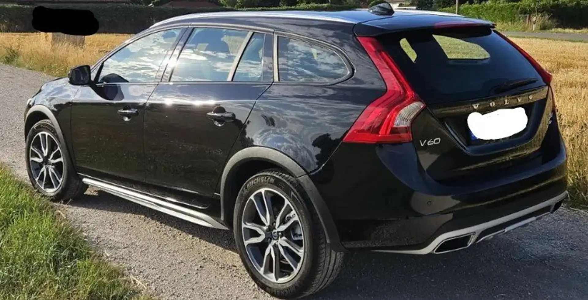 Volvo V60 Cross Country D4 AWD Geartronic Schwarz - 1