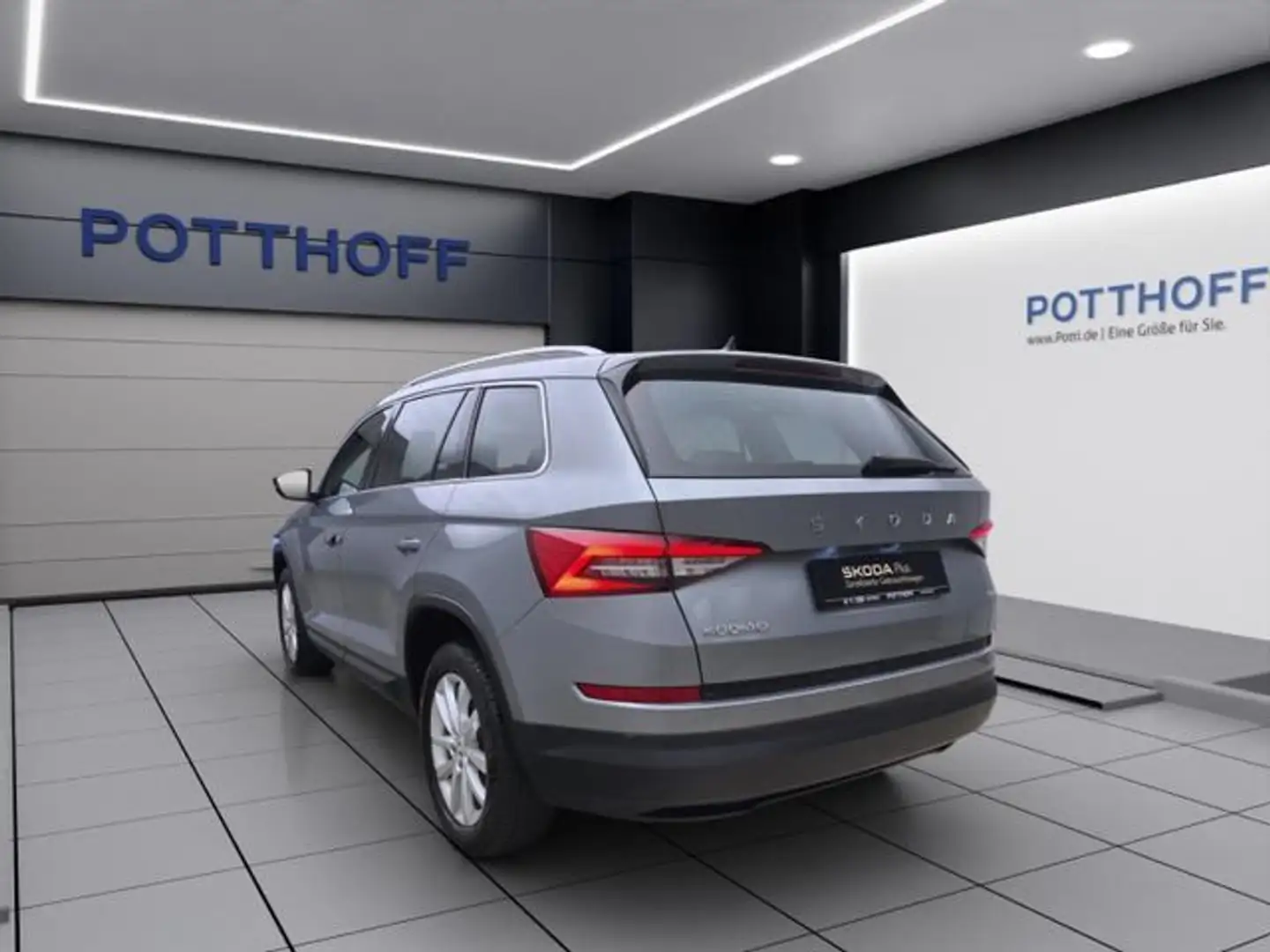 Skoda Kodiaq 2.0 TSI DSG 4x4 STYLE PANO PDC KAMERA NAV Grau - 2