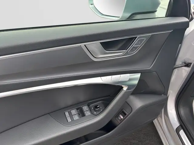 Audi A6 Avant view 13