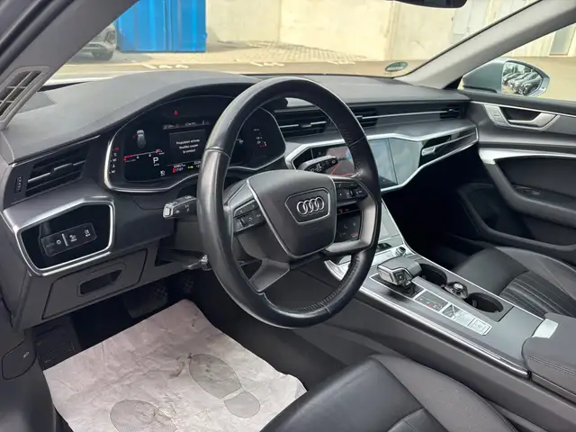 Audi A6 Avant view 11