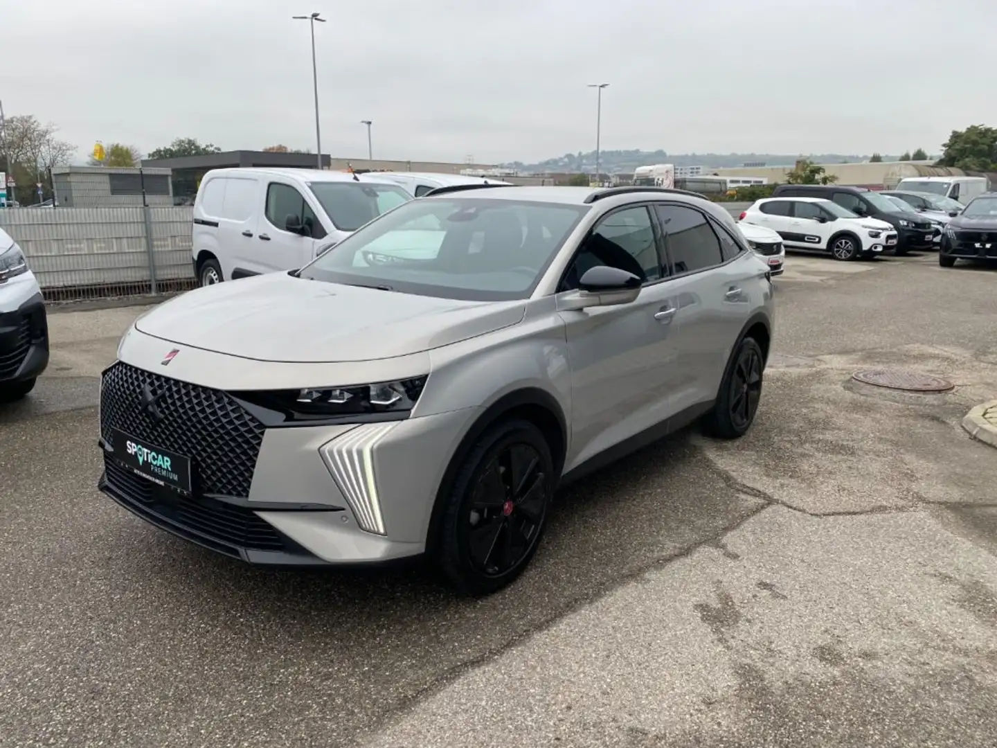 DS Automobiles DS 7 BHDI 130 Performance Line+ Grau - 1