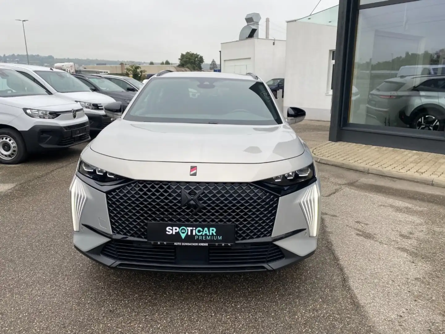 DS Automobiles DS 7 BHDI 130 Performance Line+ Grau - 2