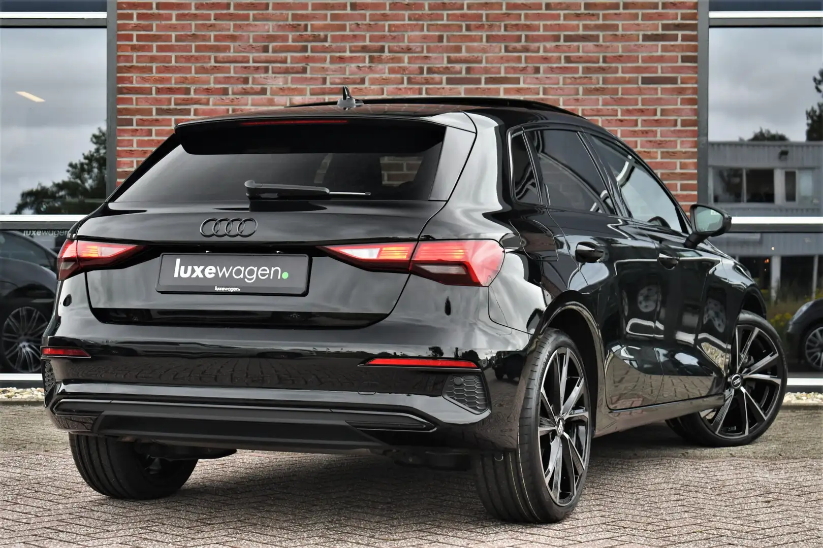 Audi A3 Sportback 40 TFSI e S-Line Pano 19inch Optic-black Schwarz - 2