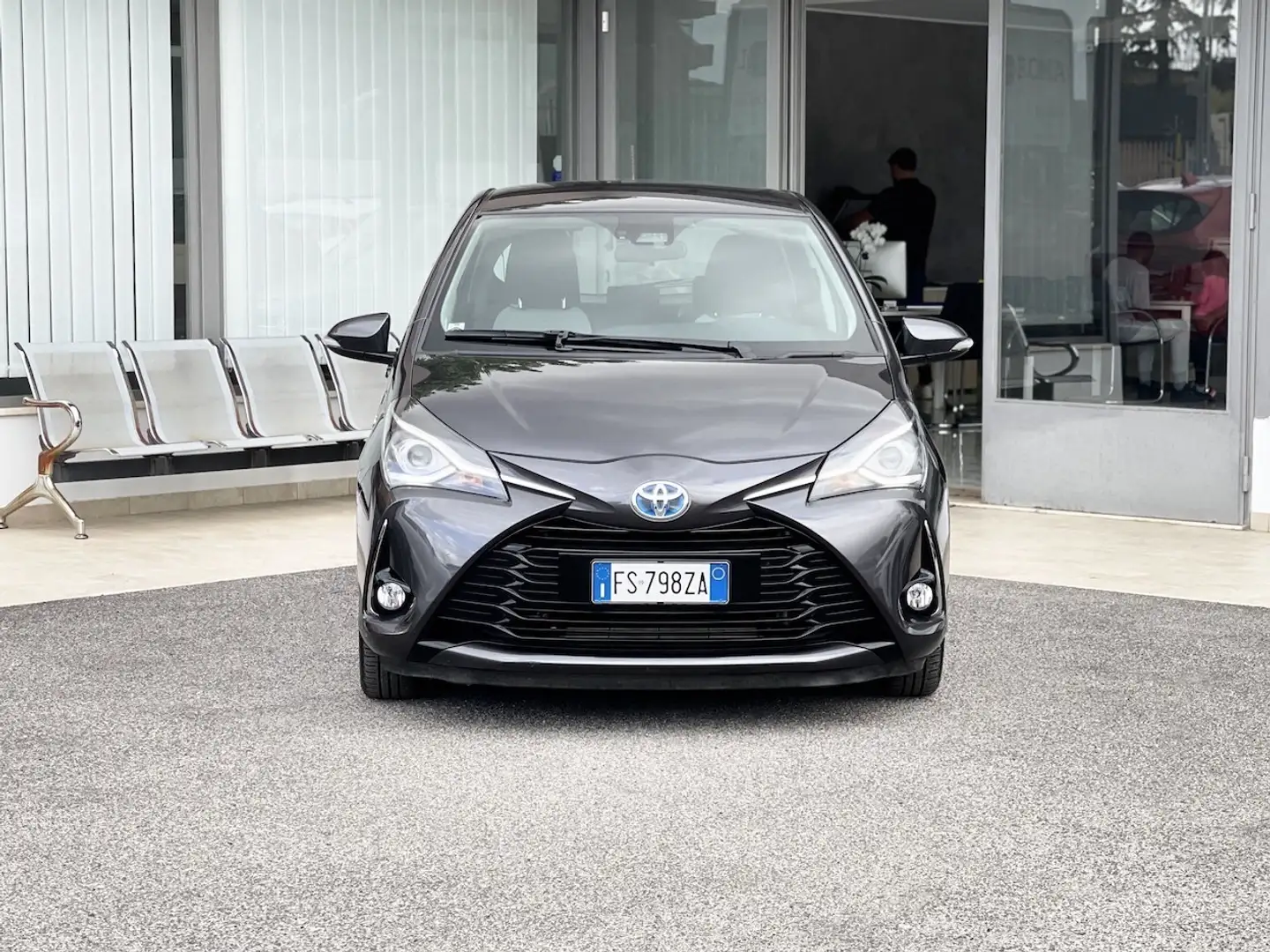 Toyota Yaris 1.5 Hybrid 73CV E6 Automatica Neo. - 2018 Grigio - 2