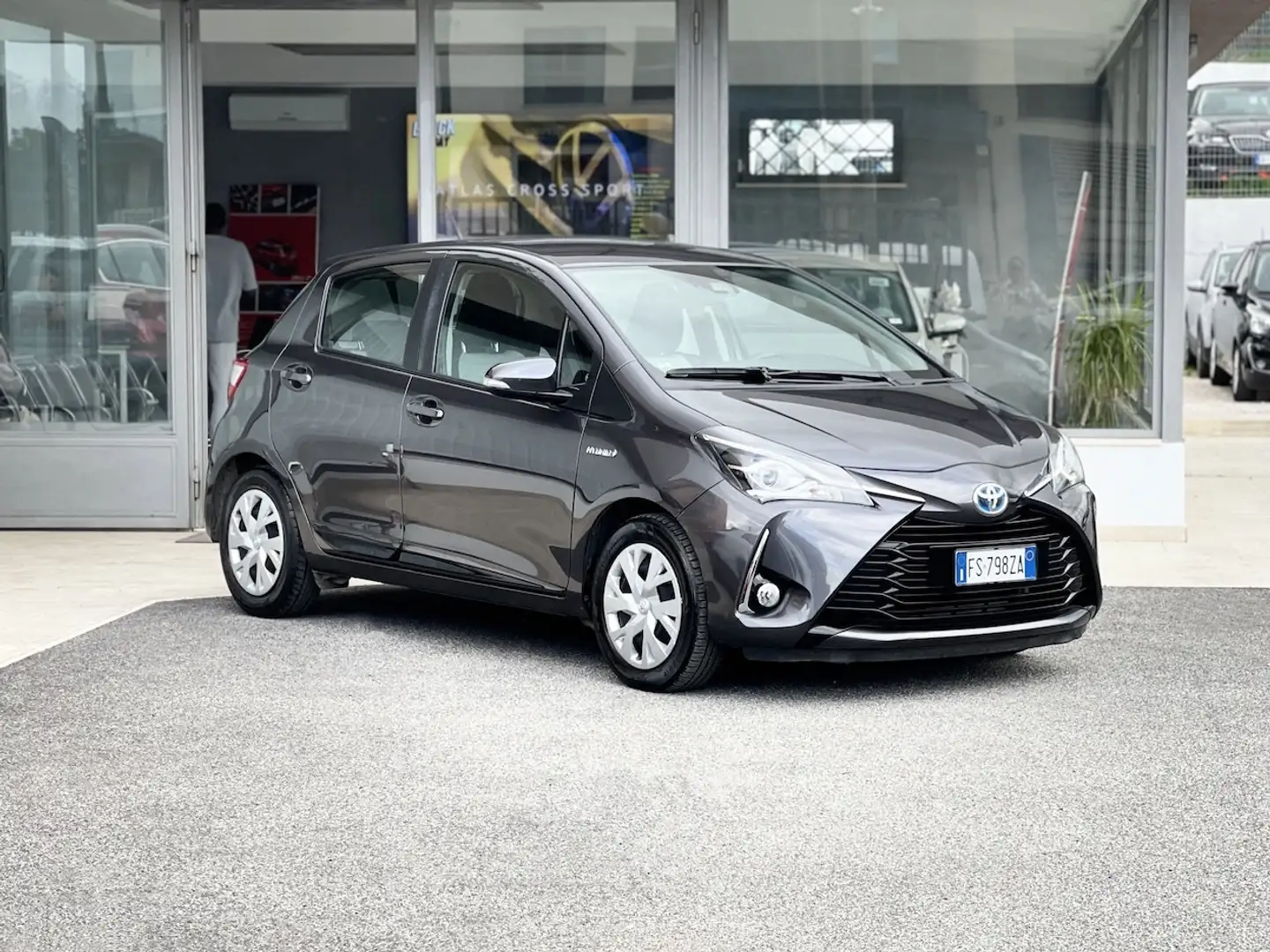 Toyota Yaris 1.5 Hybrid 73CV E6 Automatica Neo. - 2018 Grigio - 1