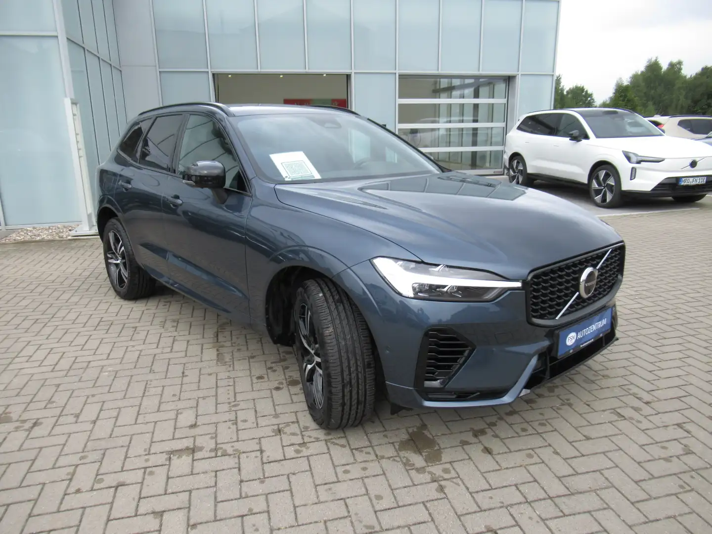Volvo XC60 Recharge T6 AWD R-Design Automatik Bleu - 1