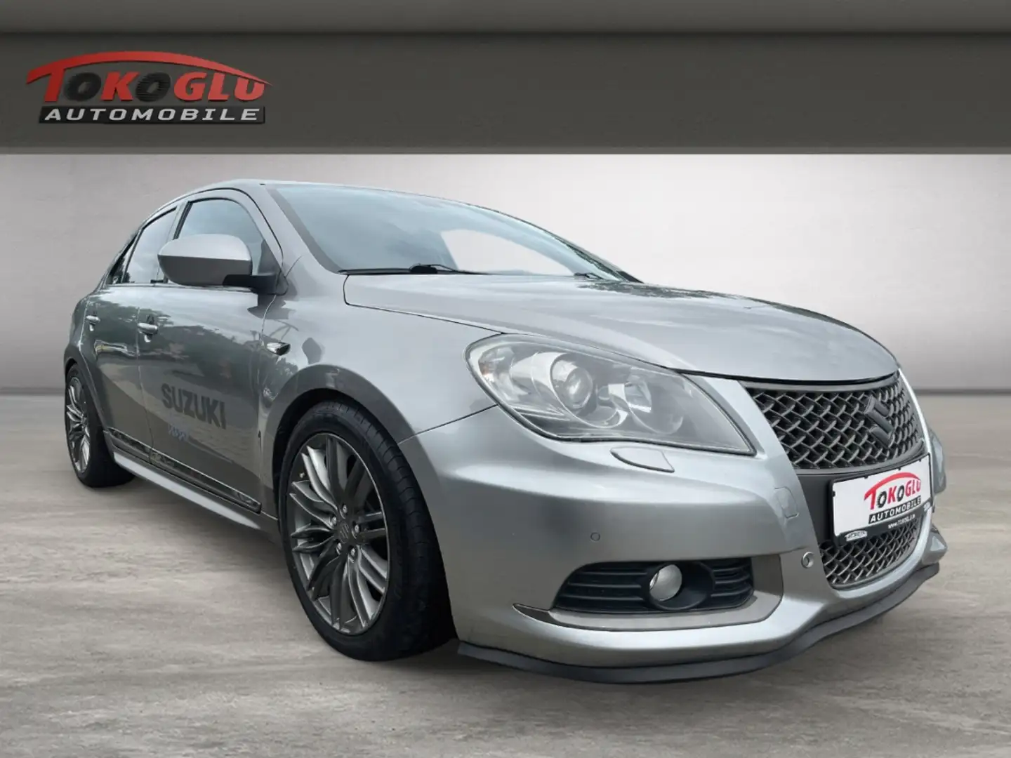 Suzuki Kizashi Sport 4x4 2.4 Xenon Memory e-Sitze KAMERA Temp PDC Grijs - 1