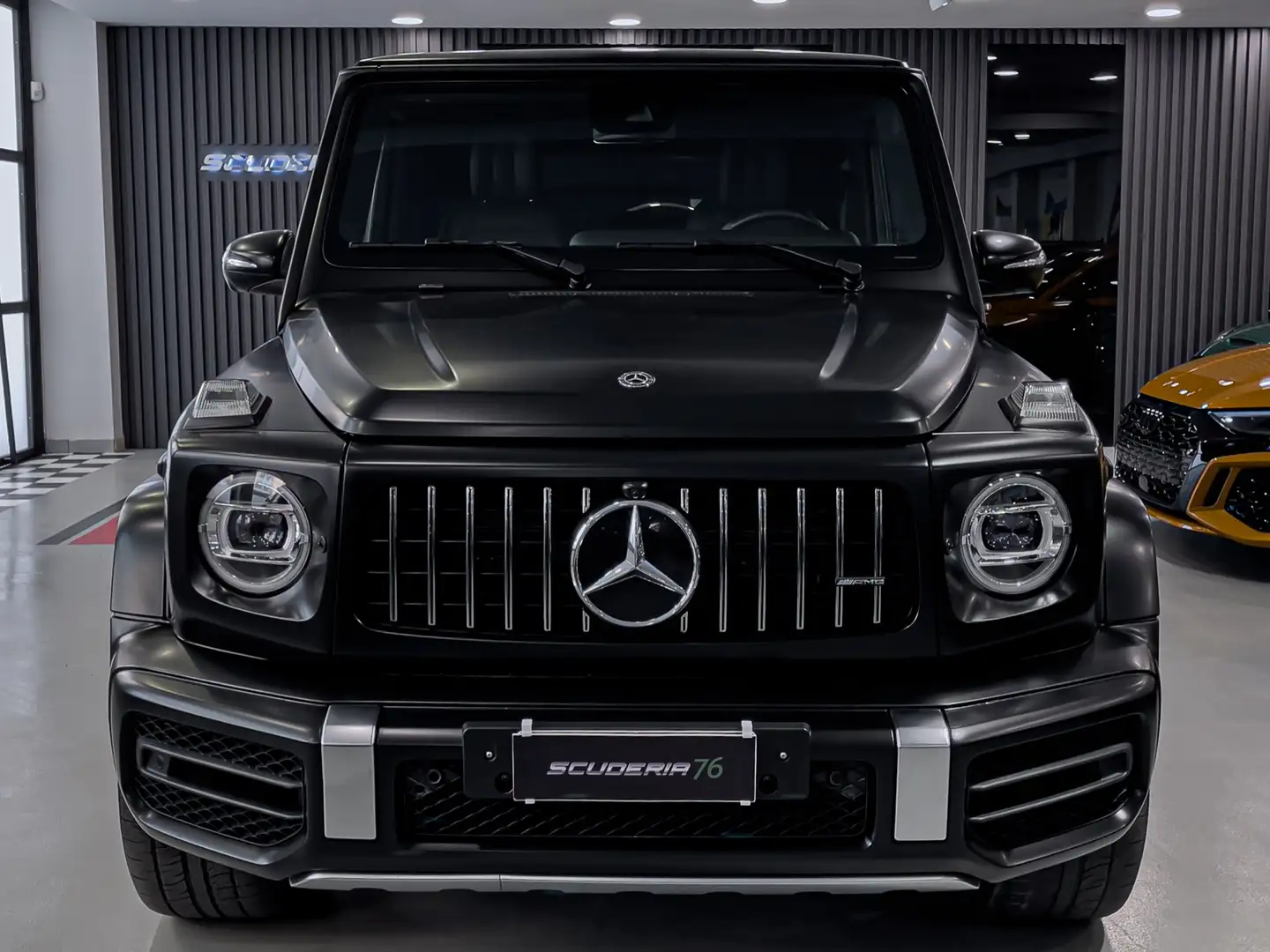 Mercedes-Benz G 63 AMG Premium 585cv auto crna - 2