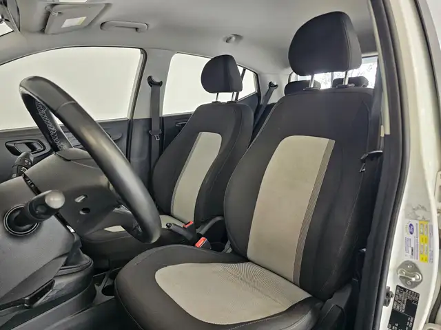 Hyundai I10 view 8