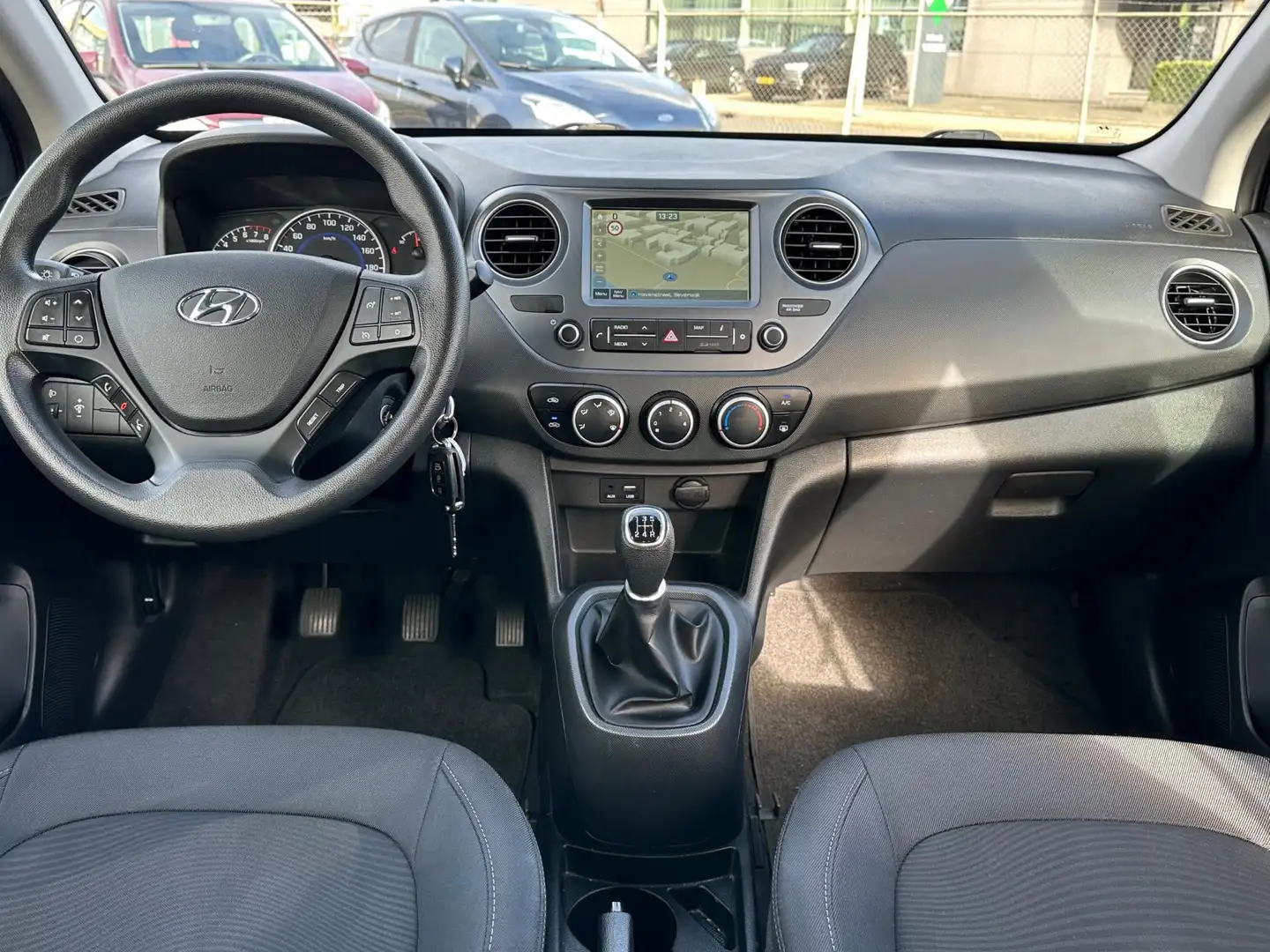 Hyundai i10 1.0i Comfort/AIRCO/CARPLAY/NAVI/NW APK Noir - 2