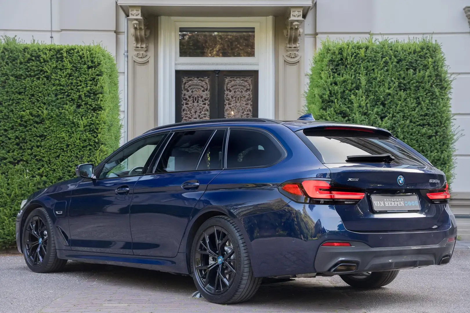 BMW 530 5-serie Touring 530e xDrive M-Sport PANO | LASER | Blauw - 2