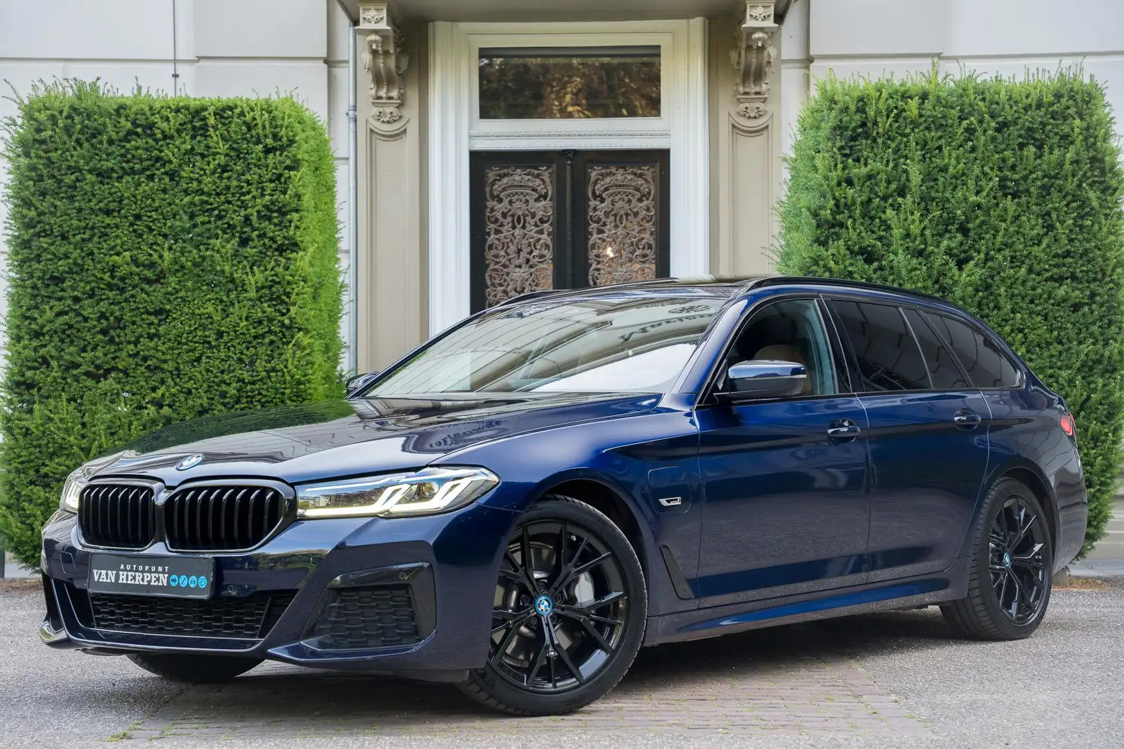 BMW 530 5-serie Touring 530e xDrive M-Sport PANO | LASER | Blauw - 1