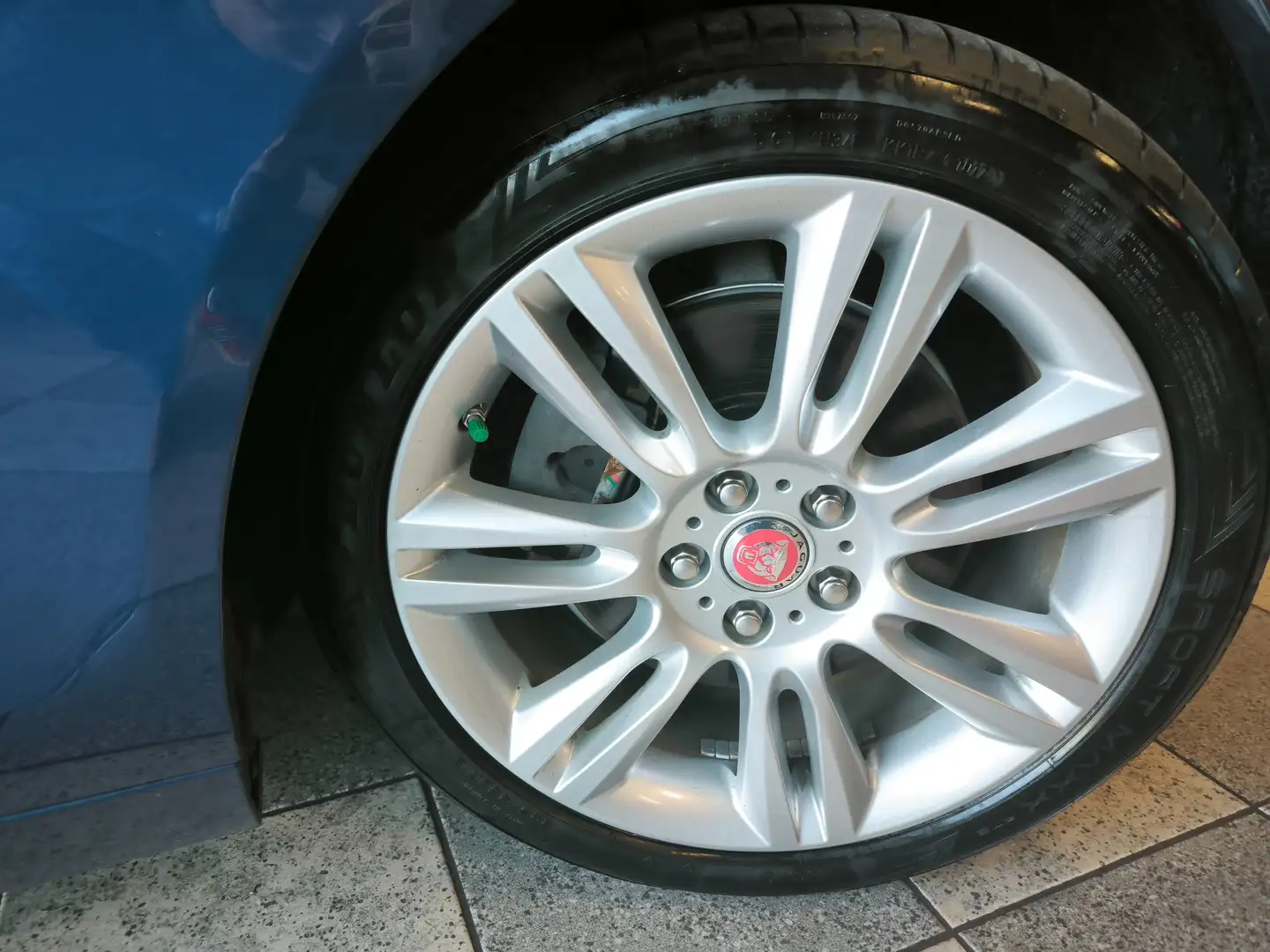 Jaguar XE XE 2.0d R-Sport 180cv auto Blu/Azzurro - 2