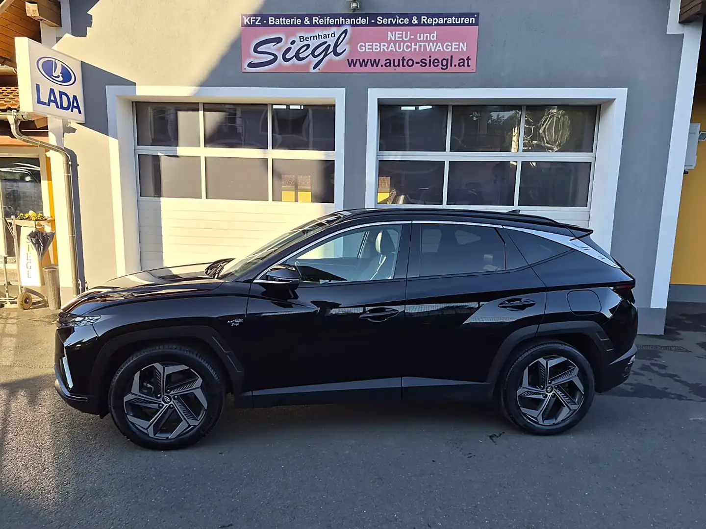 Hyundai TUCSON Tucson 1,6 T-GDI Plug-In Hybrid 4WD Prestige Li... Schwarz - 1