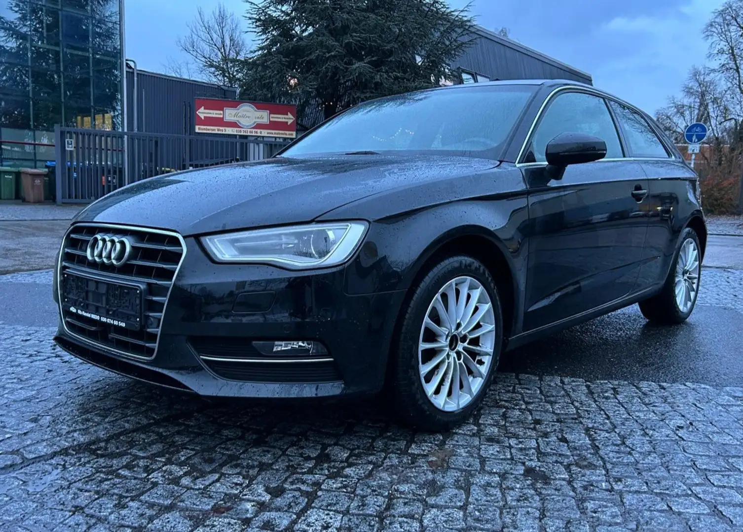 Audi A3 ambiente Schwarz - 1