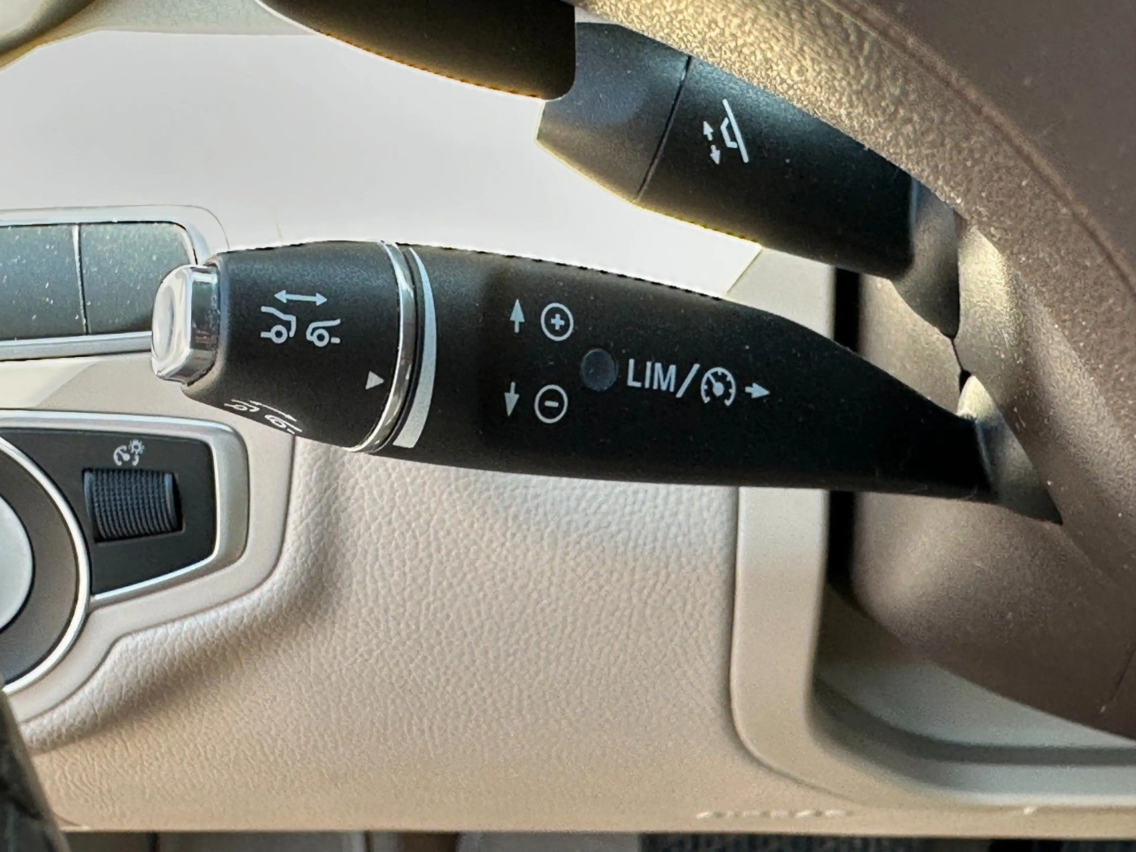 Mercedes-Benz C 400 4M Airmatic AMG 19" AHK LED Burmester — photo 11
