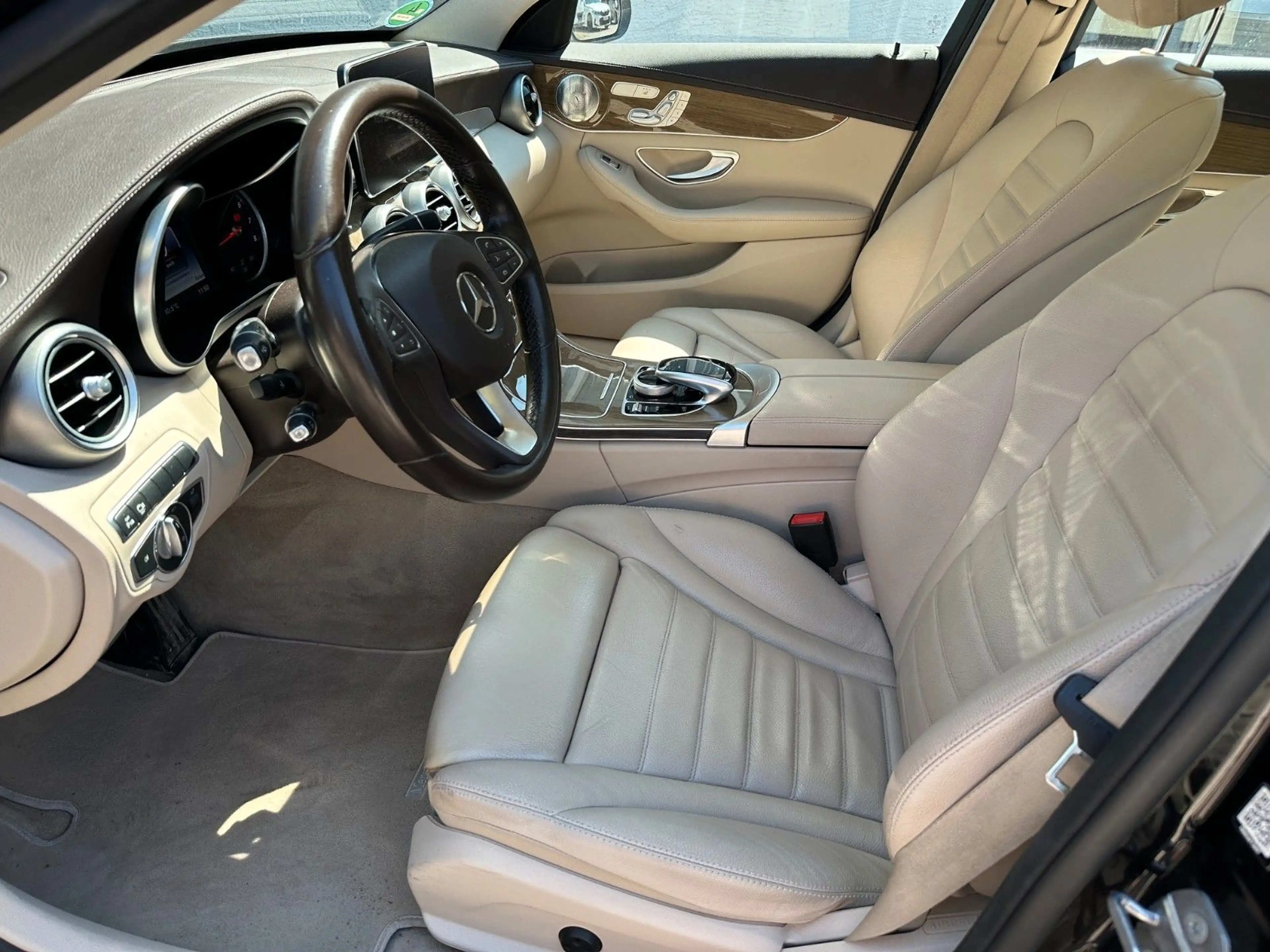 Mercedes-Benz C 400 4M Airmatic AMG 19" AHK LED Burmester — photo 7