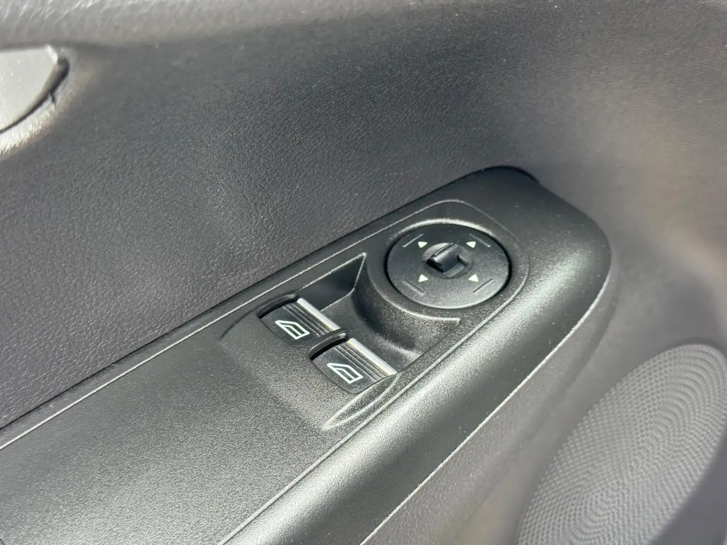 Ford Tourneo Courier 1.0 Titanium Airco Lmv Grijs - 2