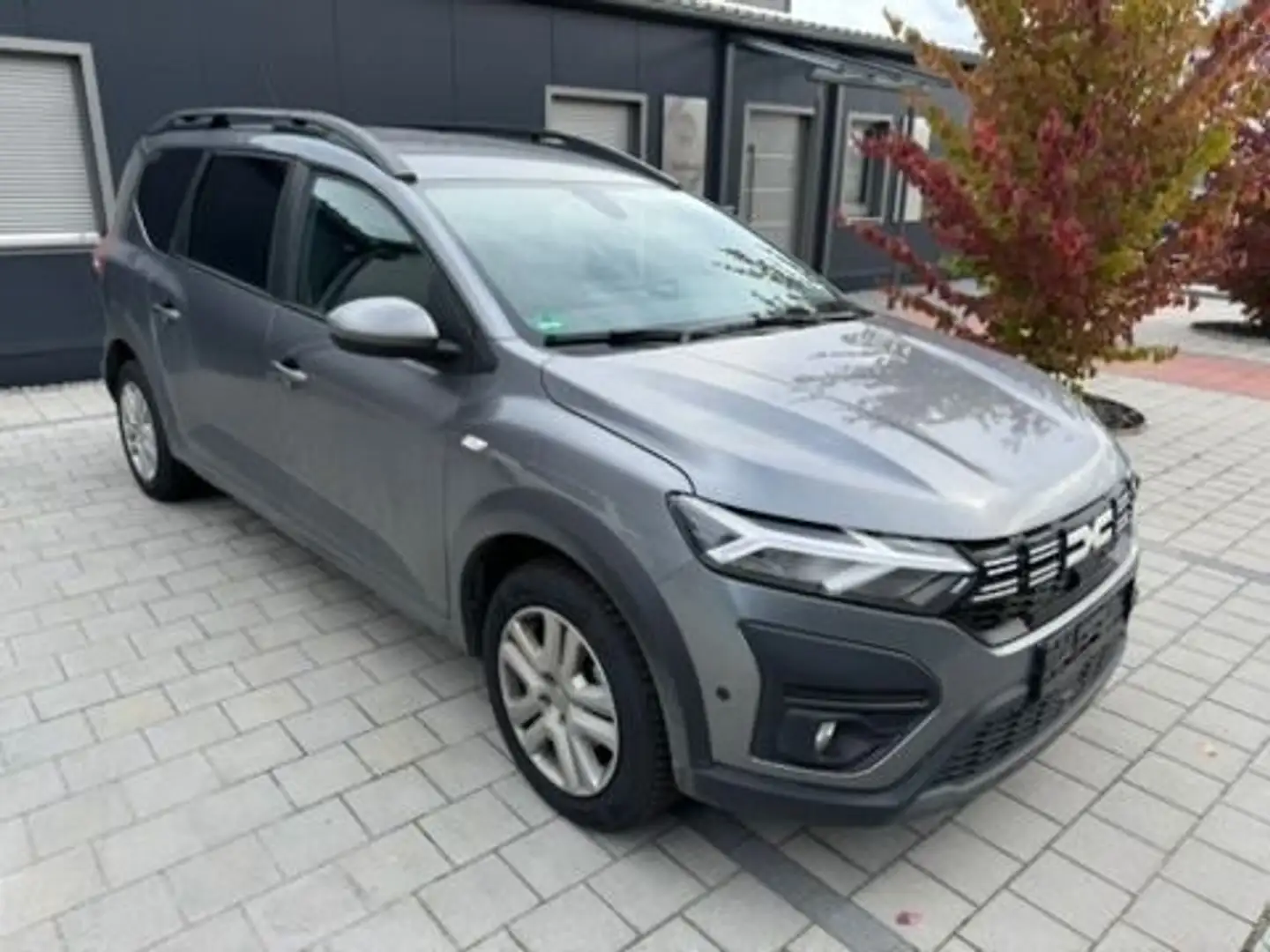Dacia Jogger Hybrid 140M Expression, Aut., 5-Sitzer Grau - 2