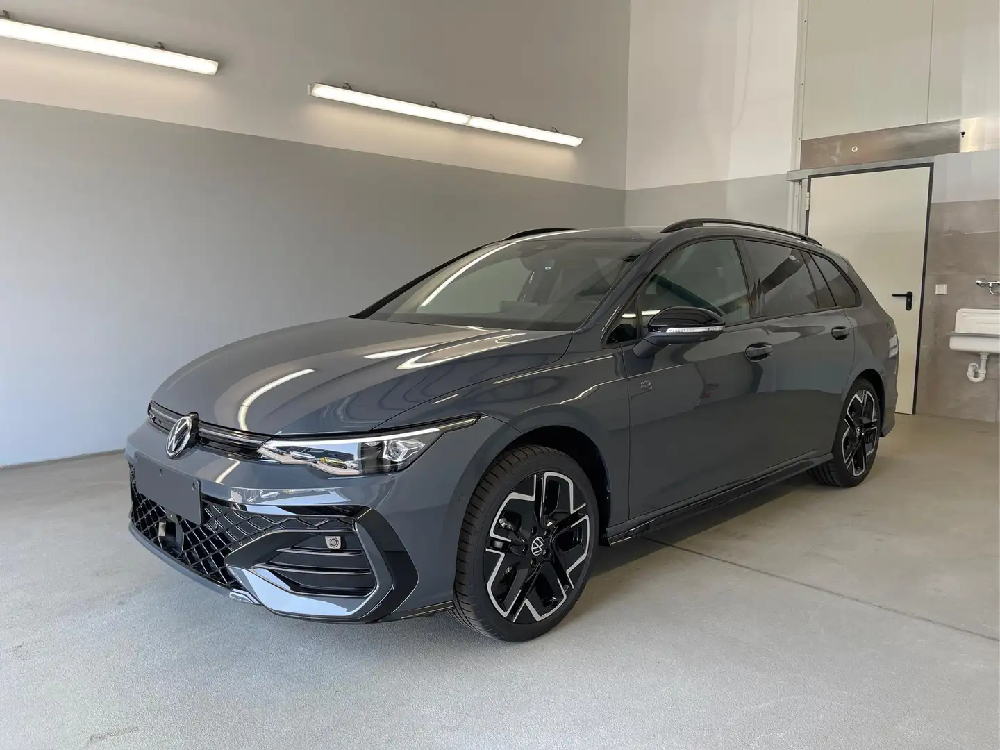 Volkswagen Golf Variant Facelift R-Line 150PS DSG+Black Style+AHK 1.5 e... Grau - 1