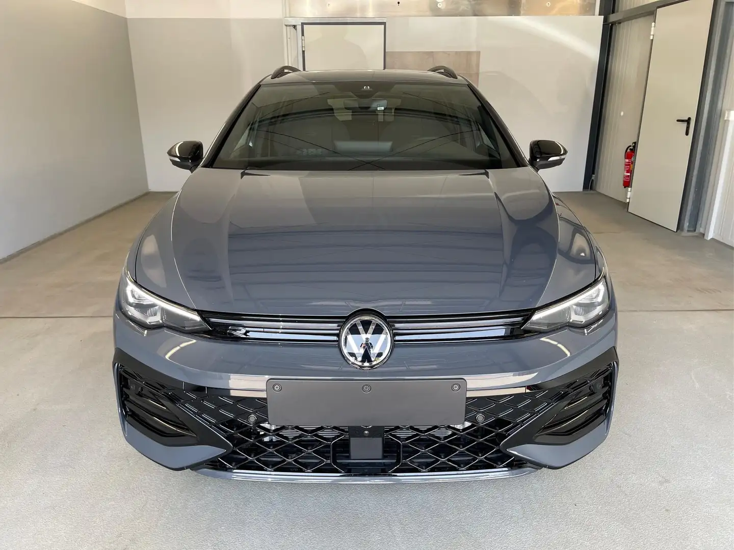 Volkswagen Golf Variant Facelift R-Line 150PS DSG+Black Style+AHK 1.5 e... Grau - 2