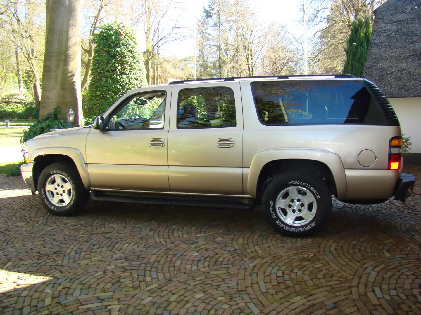 Chevrolet Suburban 7 persoons Beige - 1