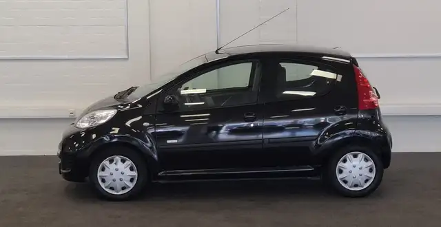 Peugeot 107 view 4