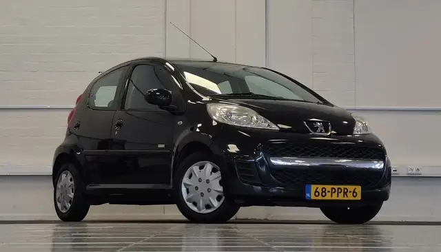 Peugeot 107 view 2