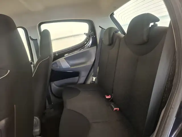 Peugeot 107 view 9