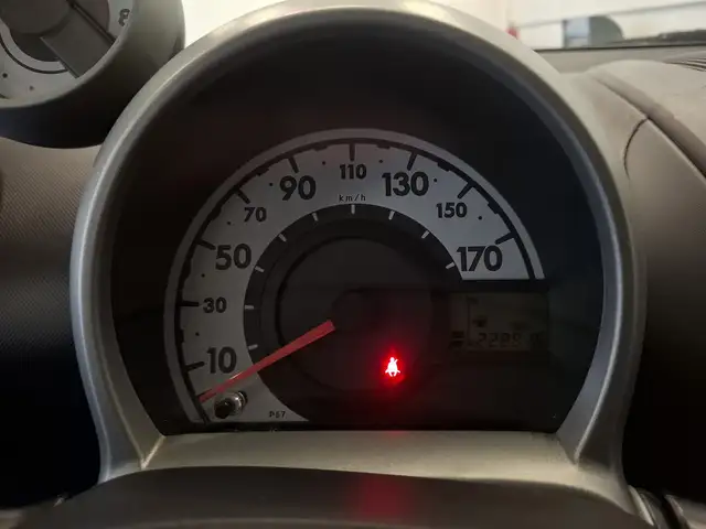 Peugeot 107 view 12