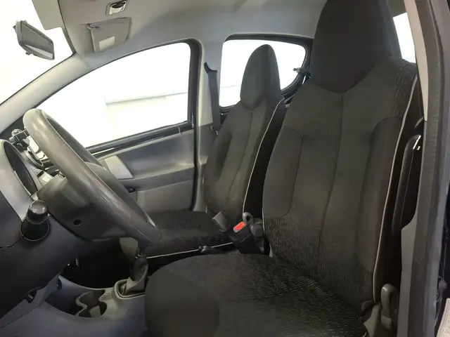 Peugeot 107 view 8