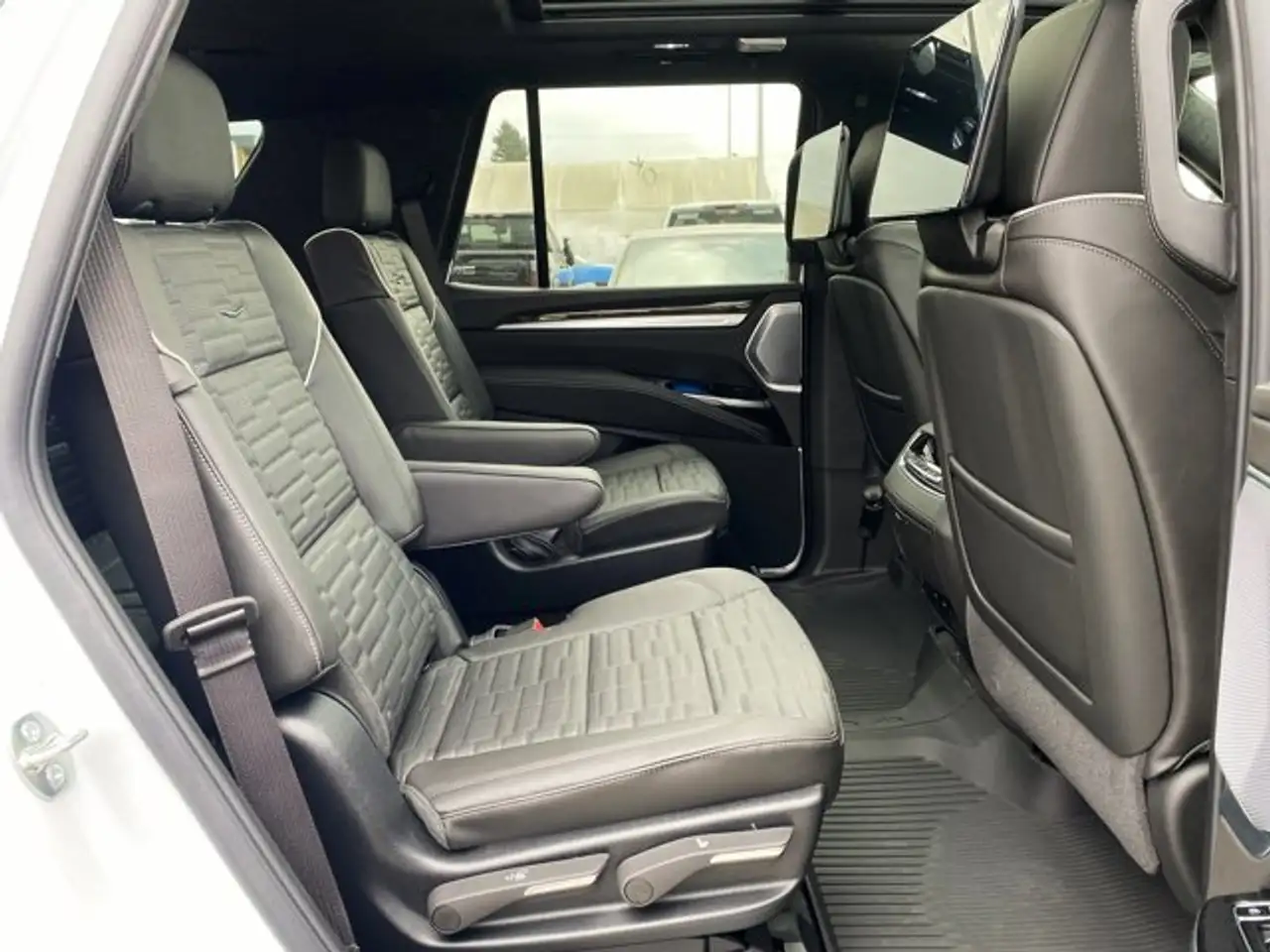Cadillac Escalade снимка Cadillac Escalade