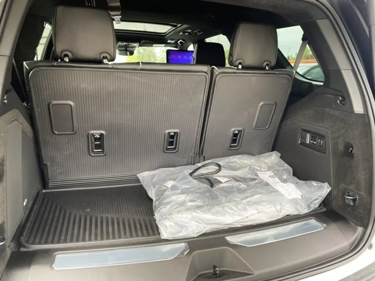 Cadillac Escalade снимка Cadillac Escalade
