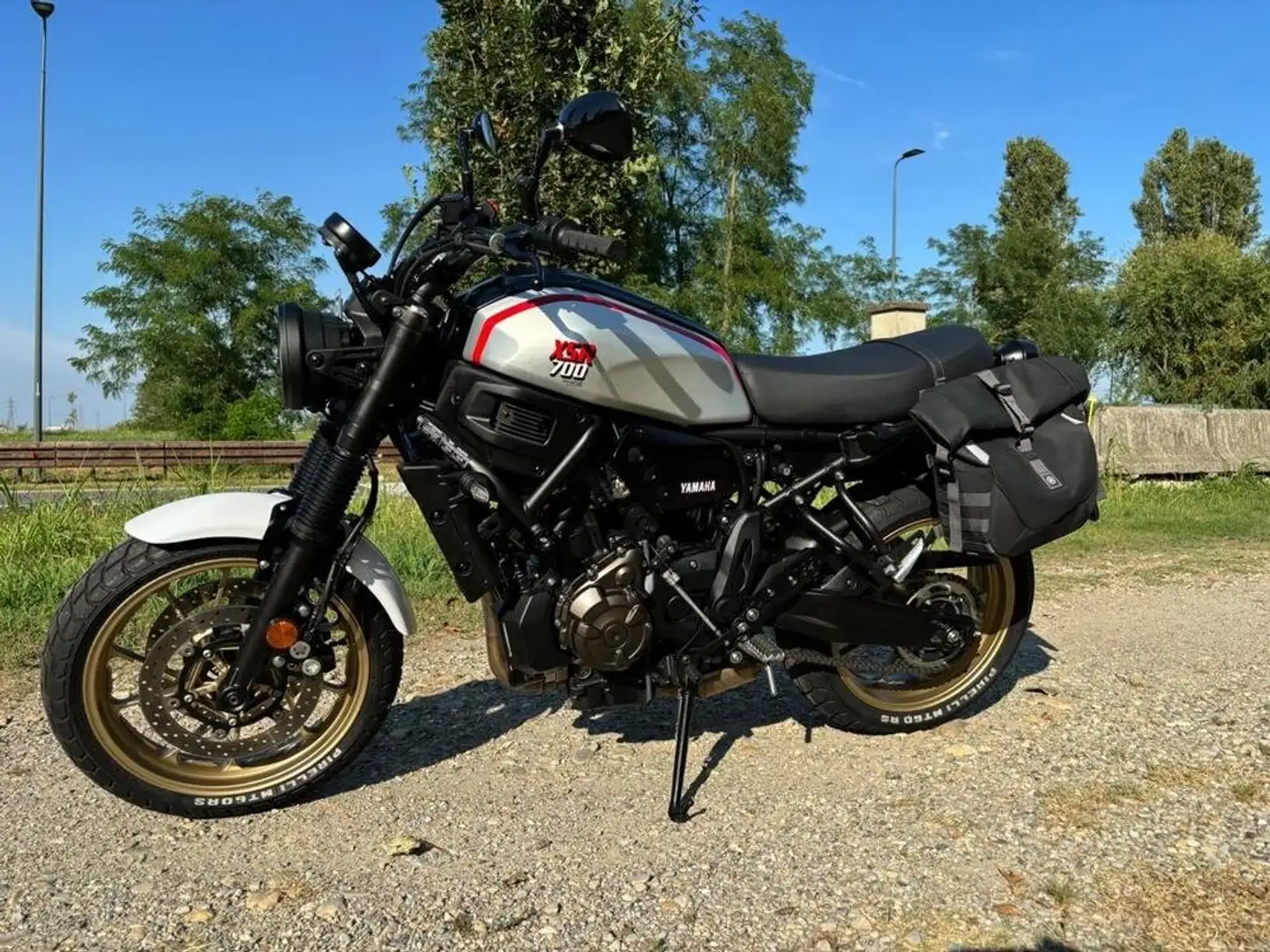 Yamaha XSR 700 Grigio - 1