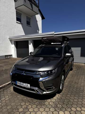 Imagine Mitsubishi Outlander 2.4 4WD Plug-In Hybrid Spirit+