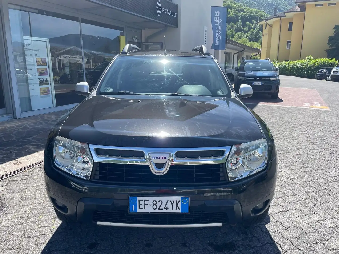 Dacia Duster Duster 1.6 Laureate 4x2 110cv Czarny - 1