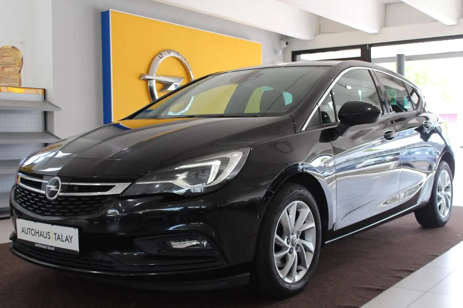 Opel Astra K Limo. Innovation 1.6 100kW/136PS 6G Noir - 1
