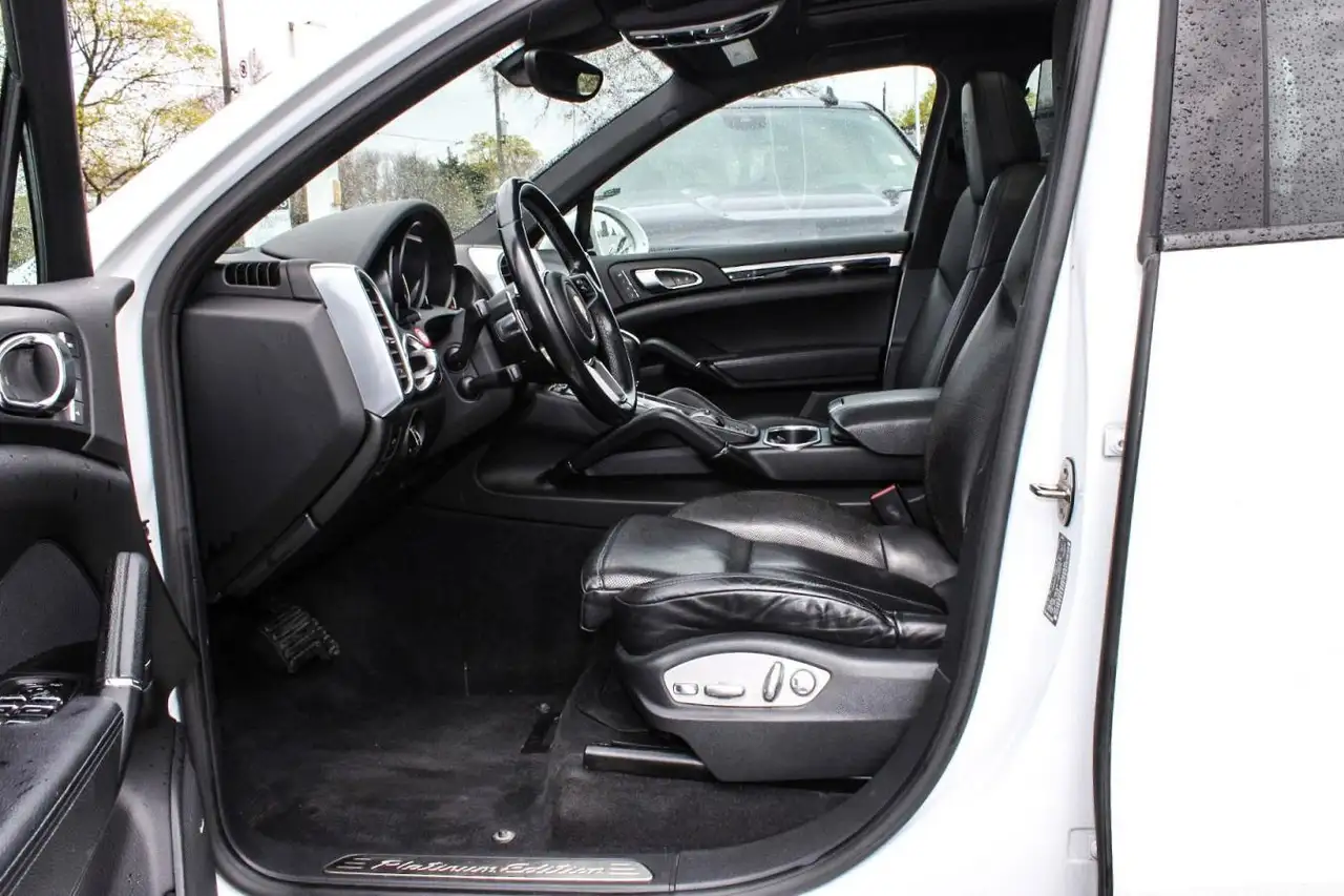 Porsche Cayenne снимка Porsche Cayenne