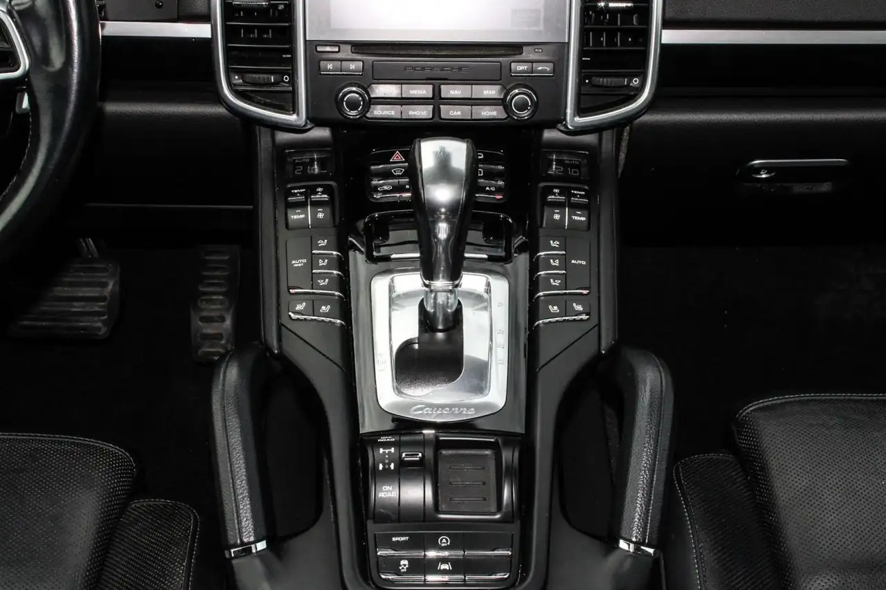 Porsche Cayenne снимка Porsche Cayenne