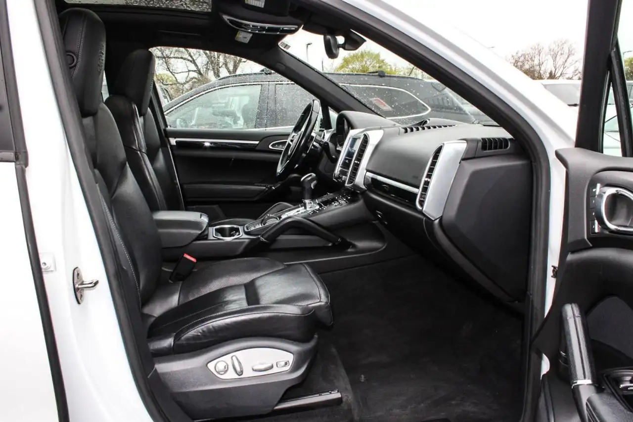 Porsche Cayenne снимка Porsche Cayenne