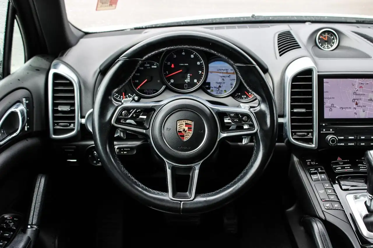 Porsche Cayenne снимка Porsche Cayenne