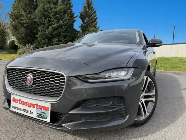 Jaguar XE XE 2.0 D HSE*Garantie 1an*Carpass*