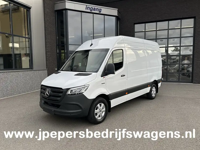 Mercedes-Benz 320