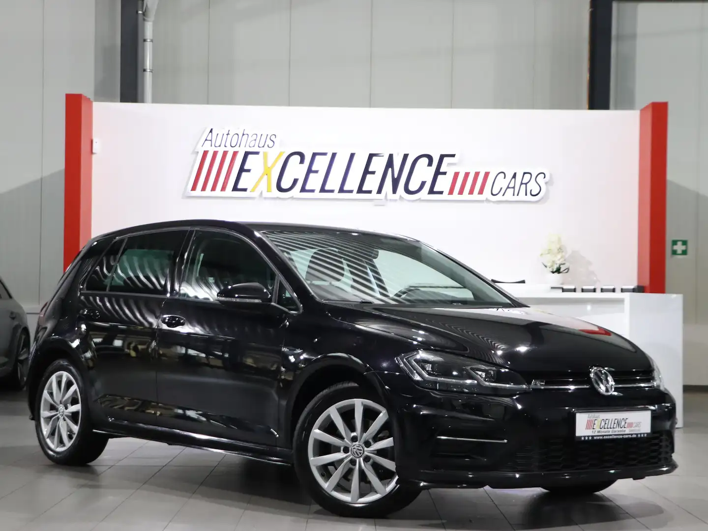 Volkswagen Golf VII 2.0 TDI DSG HIGHLINE R-LINE SPORT / LED Zwart - 1
