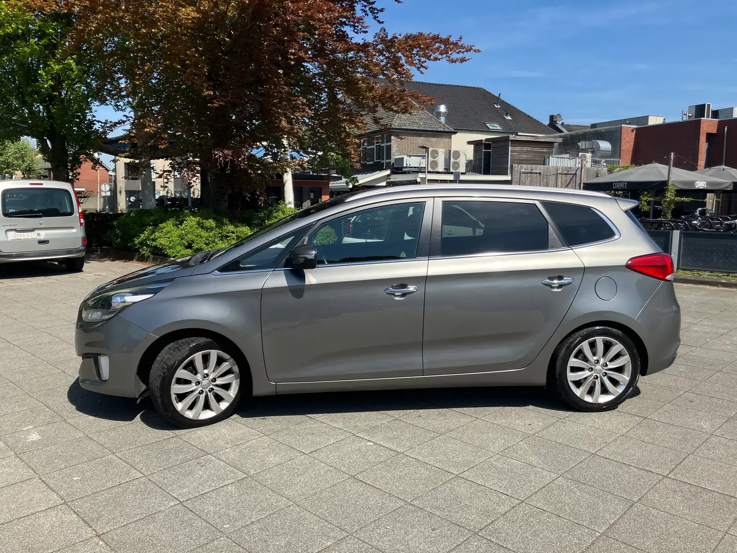 Kia Carens Carens 1.6 GDi ComfortLine siva - 2