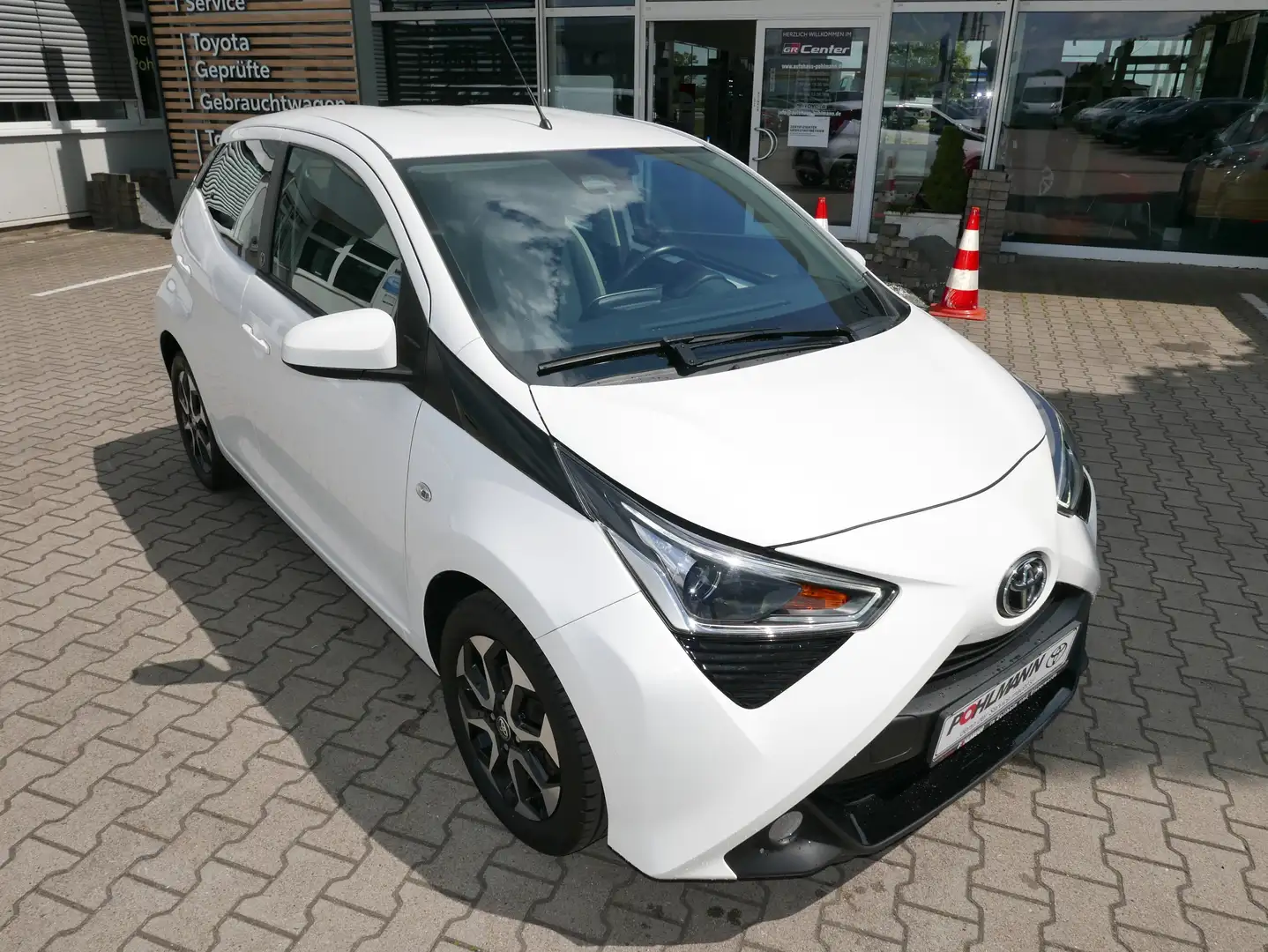 Toyota Aygo x-play Team D KAMERA*KLIMA Weiß - 2