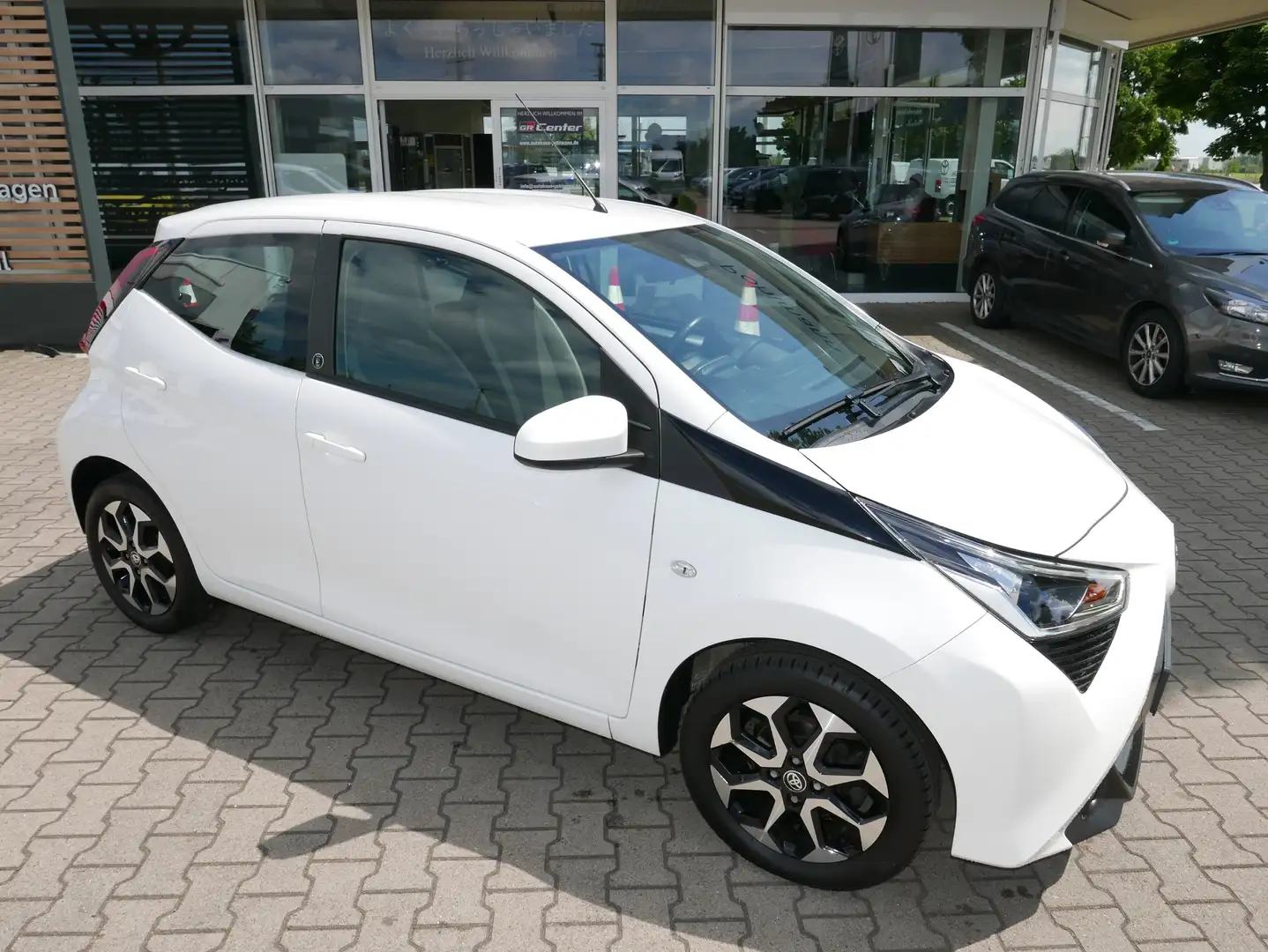 Toyota Aygo x-play Team D KAMERA*KLIMA Weiß - 1