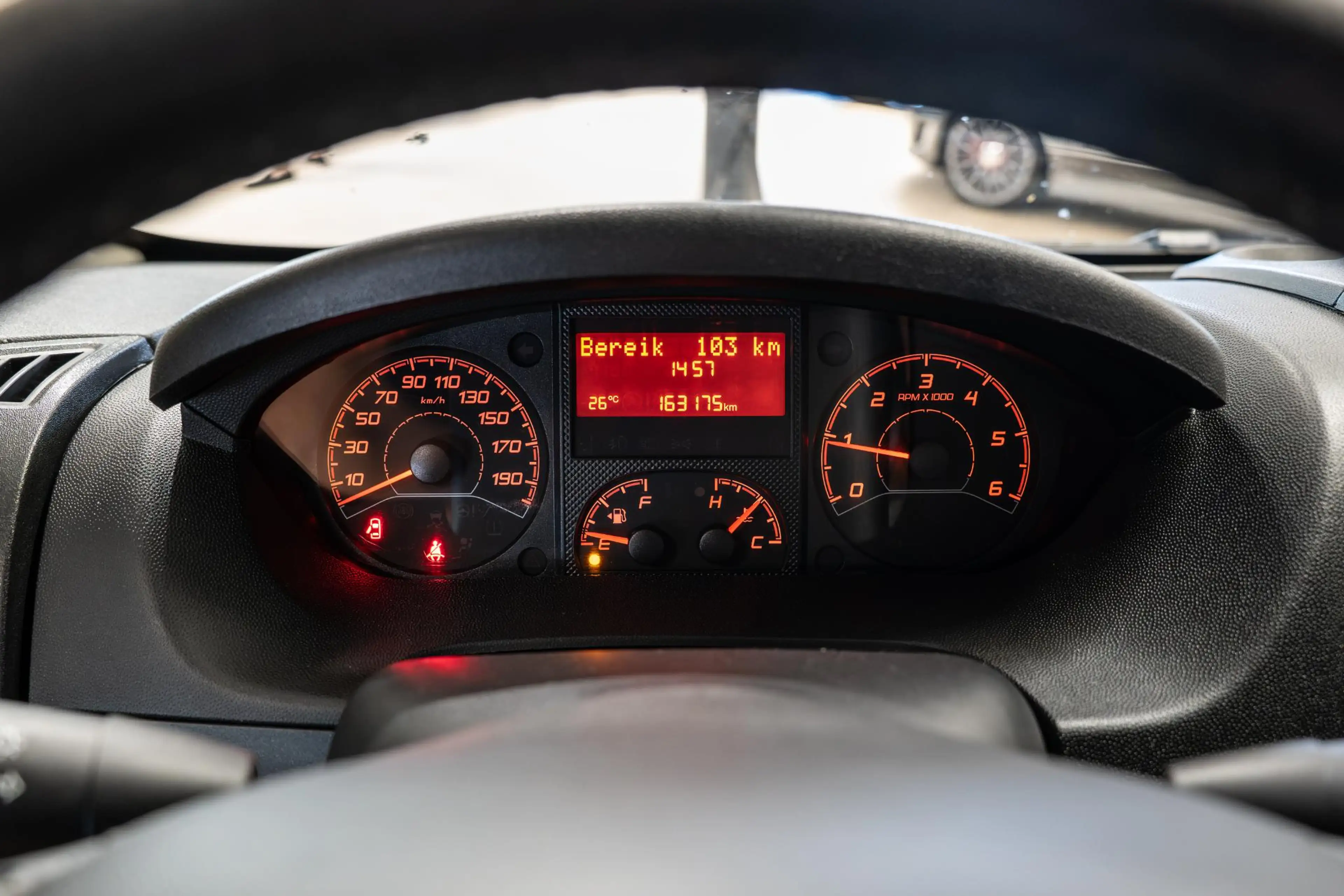 Peugeot Boxer 333 2.2 BlueHDi 140 L2H2 Asphalt Airco — photo 6