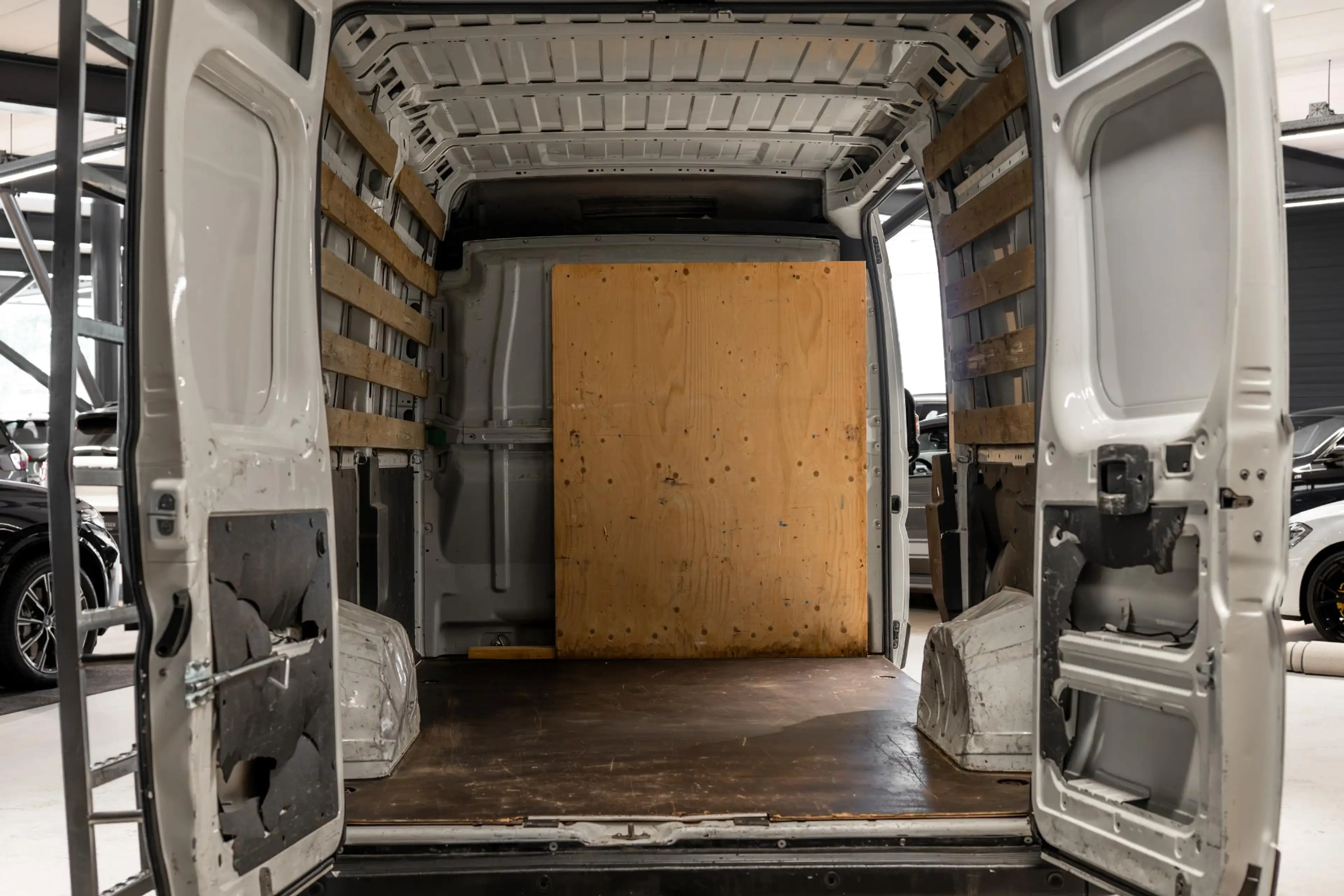 Peugeot Boxer 333 2.2 BlueHDi 140 L2H2 Asphalt Airco — photo 11